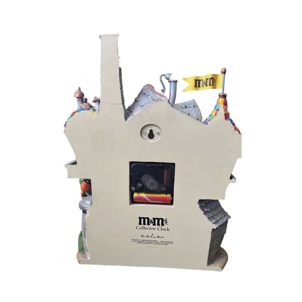 Danbury Mint M&M's 12" Collector Clock Chocolate Factory Candy Diorama 2005 - Picture 2 of 6